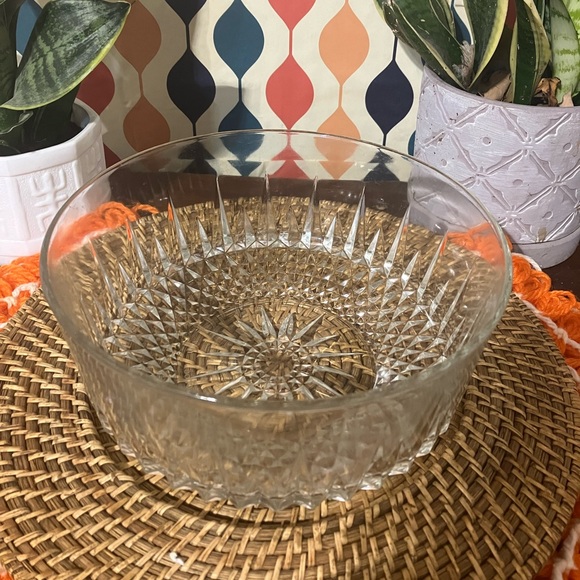 Vintage Luminarc Arcoroc France Diamant 9" Serving/Salad Bowl Discontinued - Picture 3 of 15